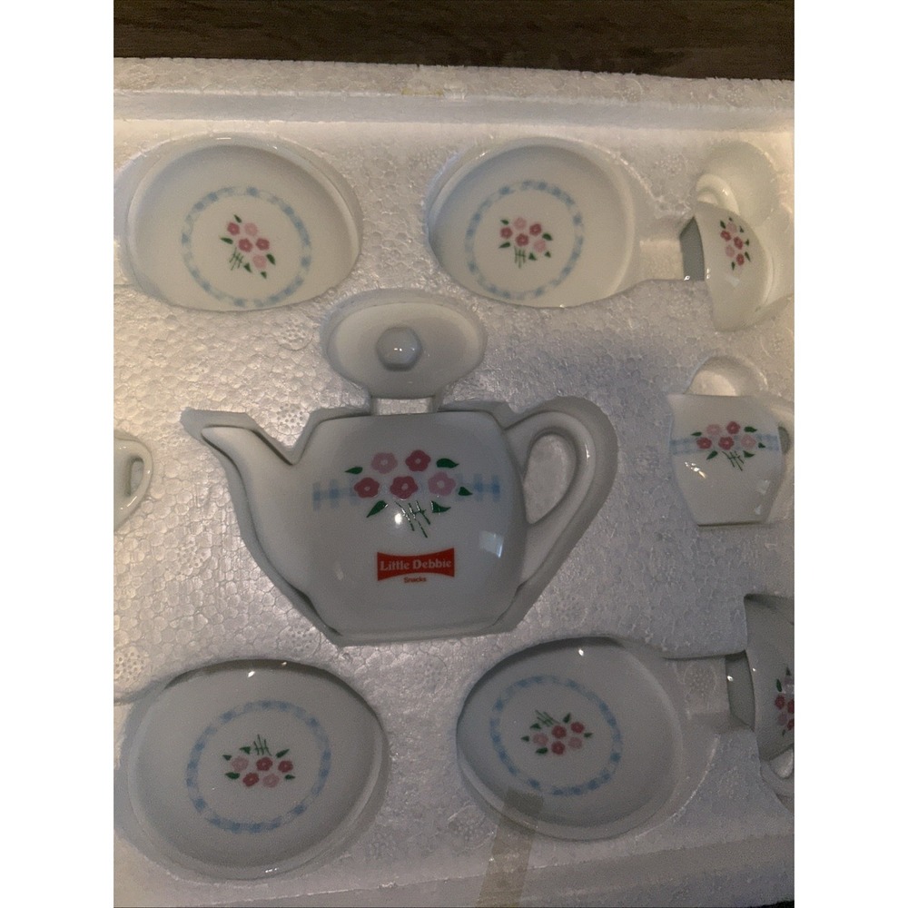 Vintage Little Debbie Collectible Heirloom Tea Set Imported Porcelain 1997 NIB - Picture 2 of 4